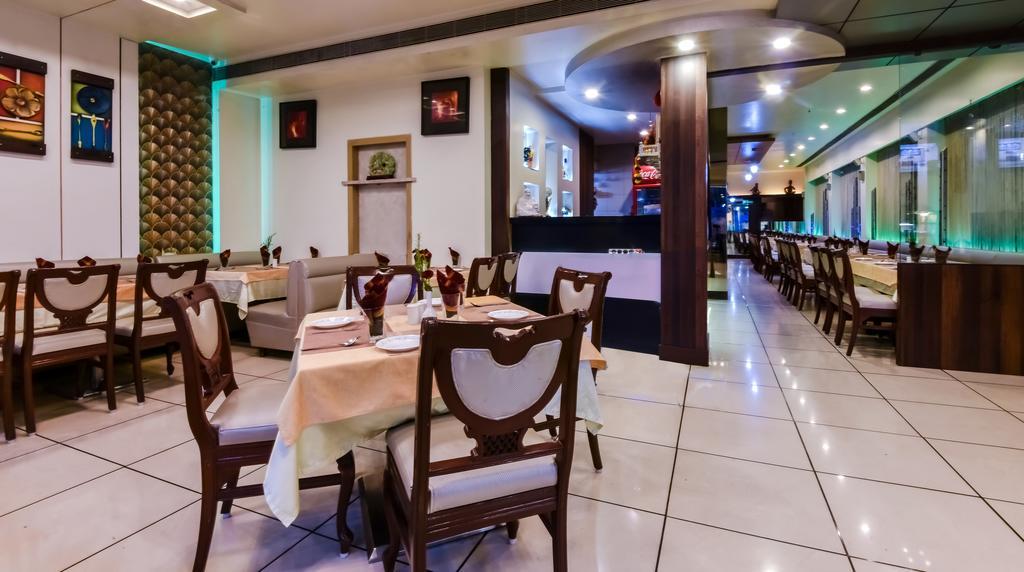 Hotel Peace Park Панвел Екстериор снимка
